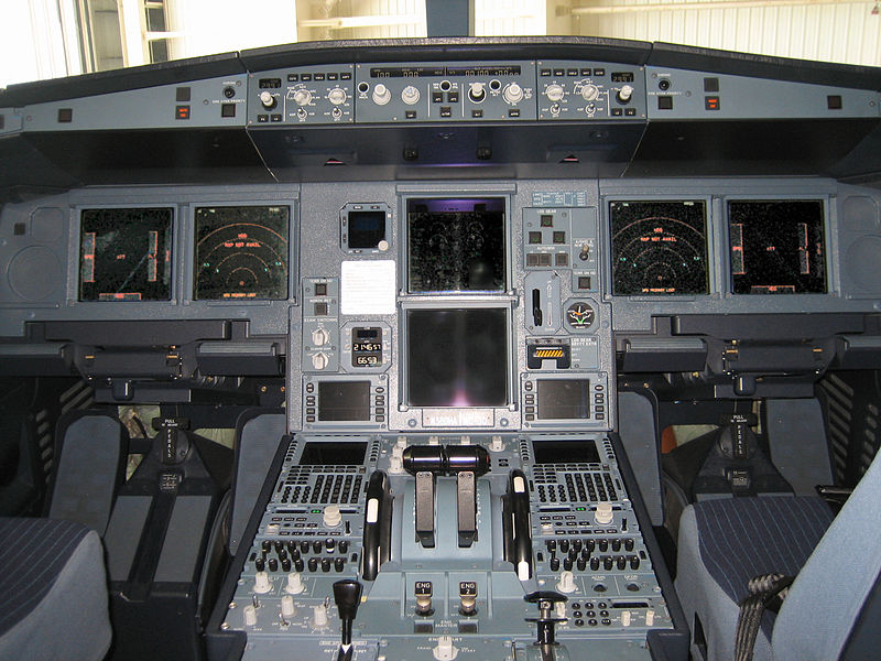 800px-Airbus_A330-200_flight_deck_forward_displays